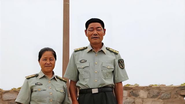 夫妻倆駐守孤島32年，沒水沒電沒居民，年薪5700，深夜靠喝酒壯膽-圖1